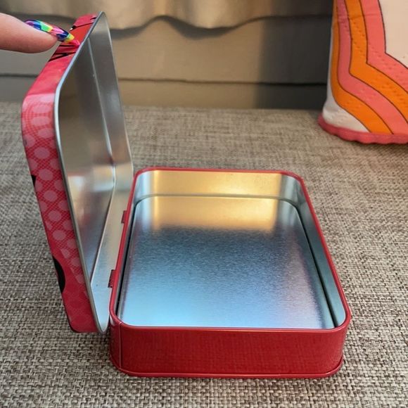 Betty Boop Tin Container - Picture 7 of 12